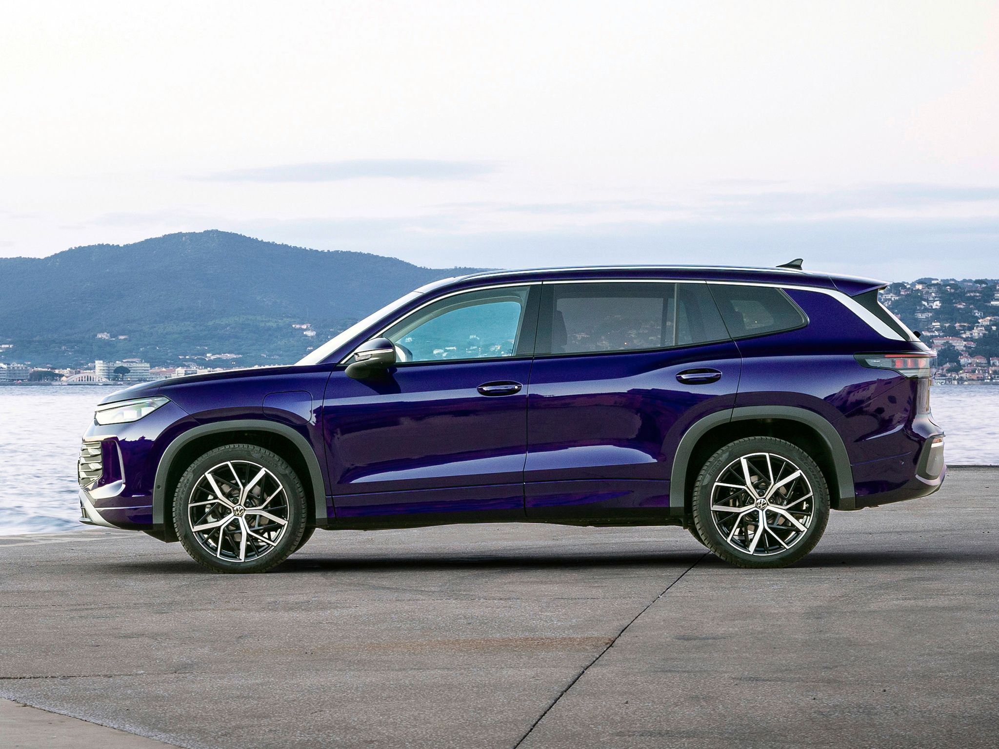 There are two versions of the Tayron plug-in hybrid, both with a 1.5-litre petrol engine plus a 19.7kWh battery